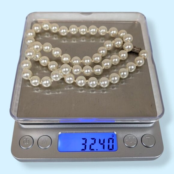 V. Glass Pearl Knotted Necklace - Picture 5 of 5